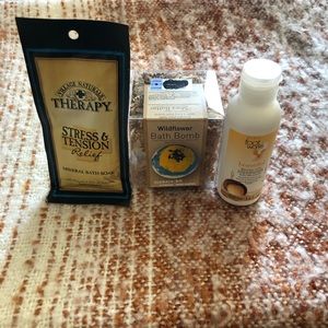 NWOT—BATH BUNDLE!! Bath bomb & salts w/ foot soak
